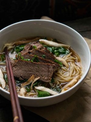 鼎鍋耙牛肉怎麼樣？這道菜在臺灣地區深具代表性，它將牛肉經過特別處理後，搭配特制的醬料和香料在鍋中慢慢熬煮，肉質酥軟，味道濃郁，令人回味無窮。